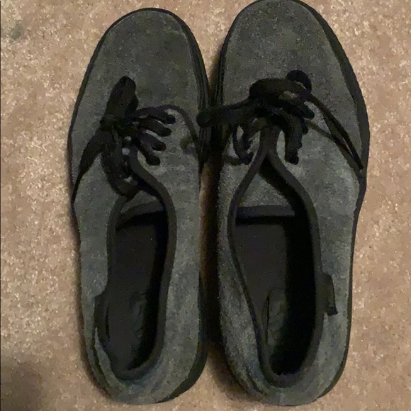 Vans - Picture 1 of 4